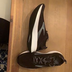 Women’s Brooks Levitate 4 Sneakers